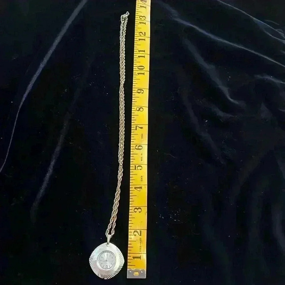 Vintage Timex Lady Pendant - Picture 5 of 6